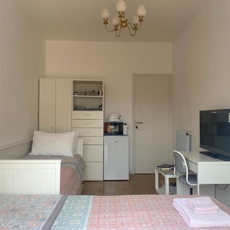Mirela'S Private Room With Key, Ac, Lift & Balcony In The Center Of Nice On The Cote D'Azur Exterior photo