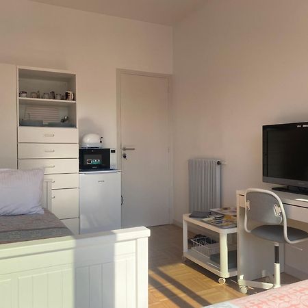 Mirela'S Private Room With Key, Ac, Lift & Balcony In The Center Of Nice On The Cote D'Azur Exterior photo
