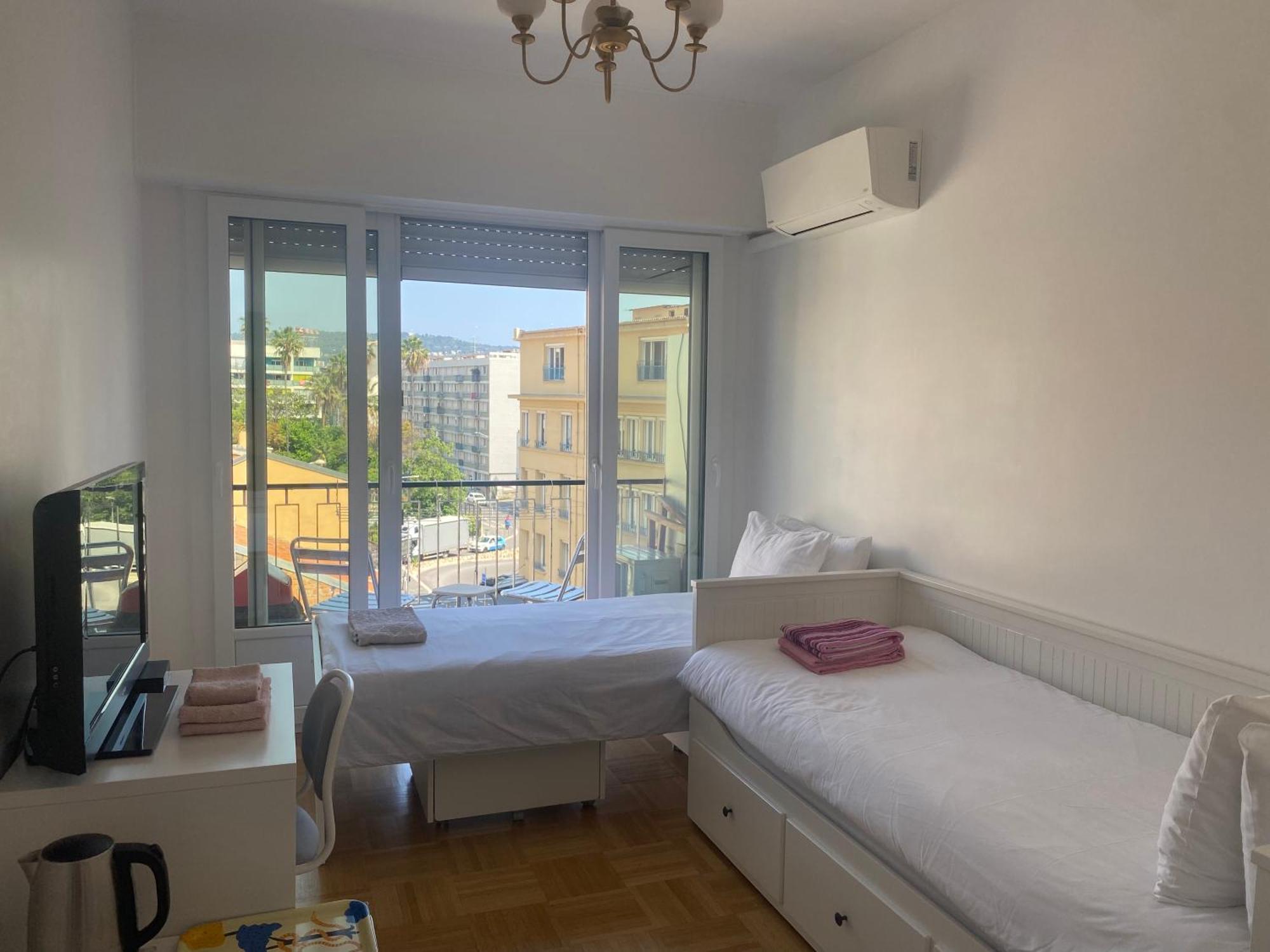 Mirela'S Private Room With Key, Ac, Lift & Balcony In The Center Of Nice On The Cote D'Azur Exterior photo