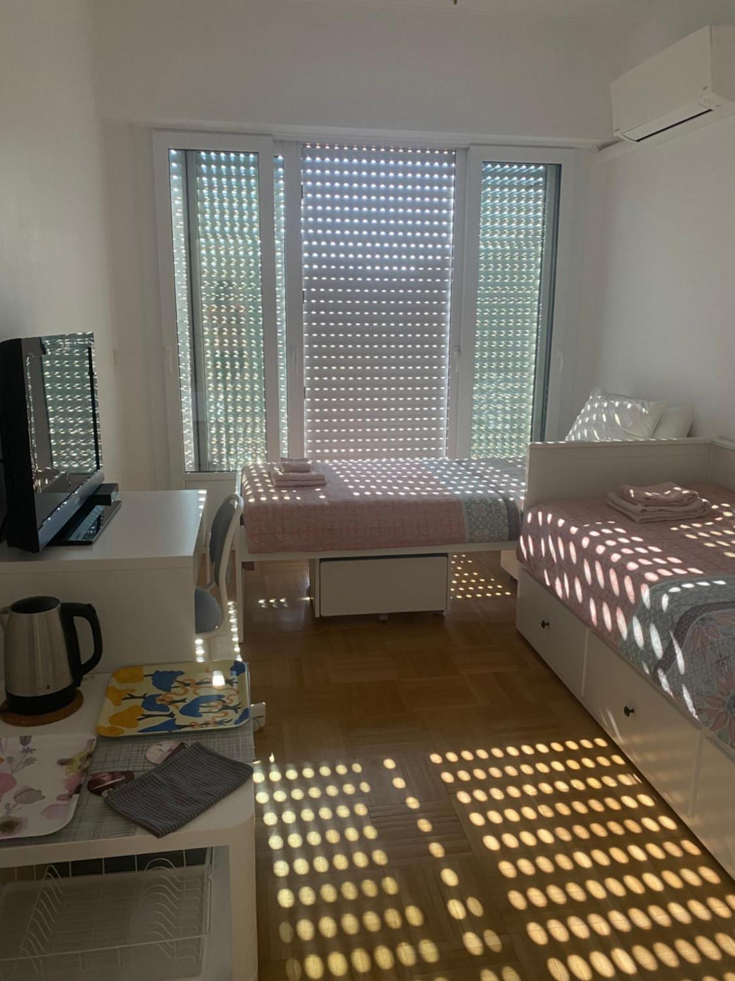 Mirela'S Private Room With Key, Ac, Lift & Balcony In The Center Of Nice On The Cote D'Azur Exterior photo